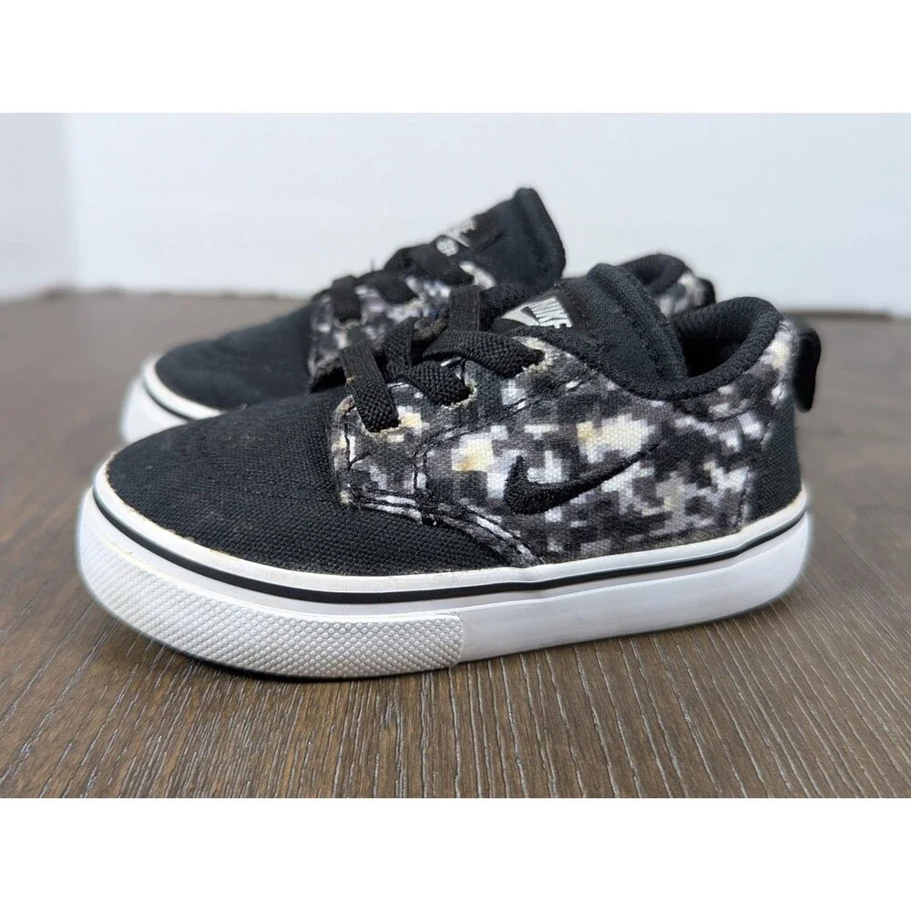 NIKE Baby Shoes Sneakers Size 5C 743185-002 Black White Elastic Lace